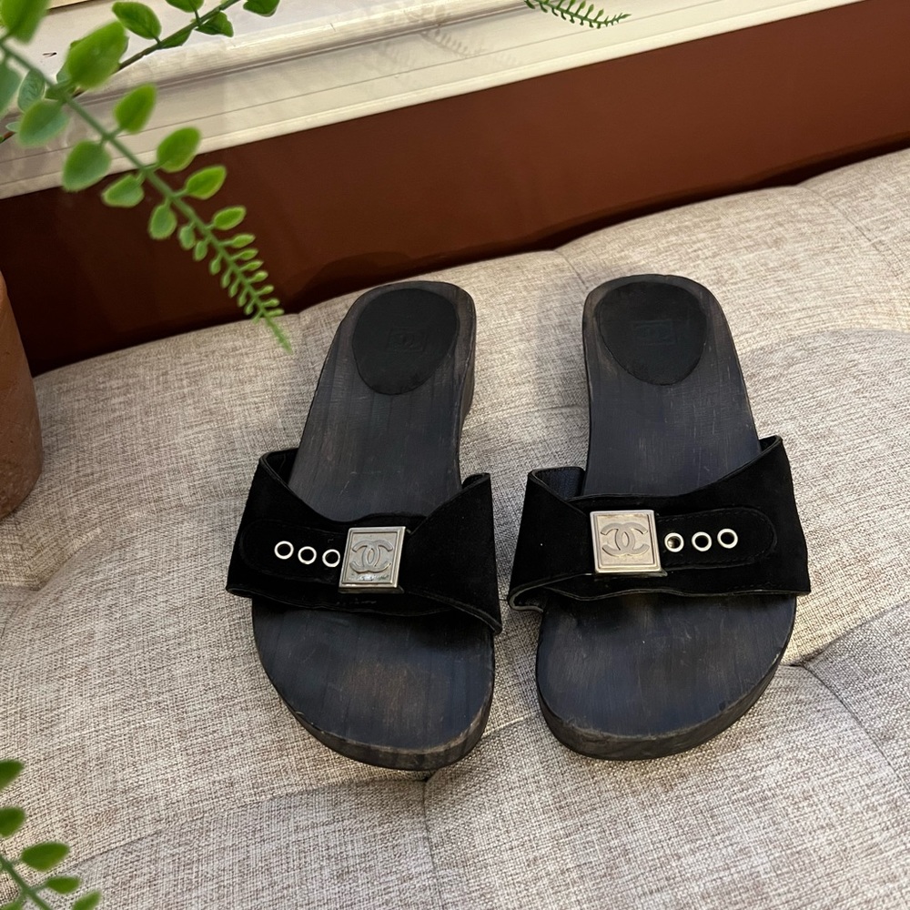 CHANEL wooden clog slides
